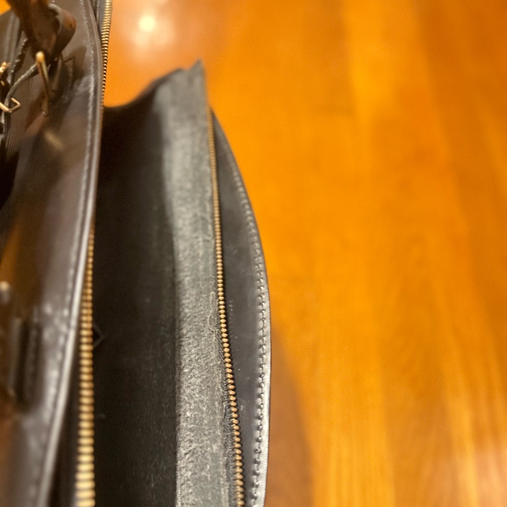 Stylish Black Leather Tote Bag - Picture 6 of 13